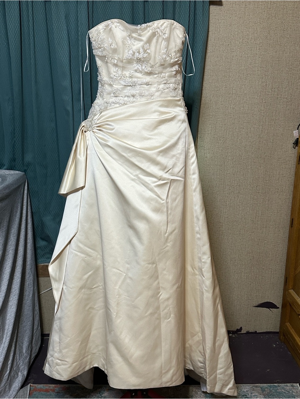 Maggie Sottero Ivory Strapless  Wedding dress